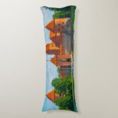 美しい中世の城オンブルーレイク ボディピロー (正面縦)