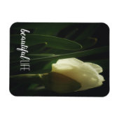 美しい人生の言葉を添えた水仙の写真 マグネット (横)