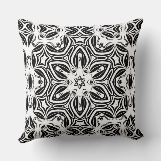 美しい伝統的黒と白の丸いオルネーム クッション (裏面)