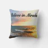 美しい信じインミラクルズサンライズデザイン クッション (裏面)