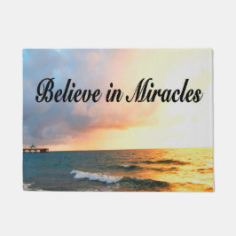 美しい信じインミラクルズサンライズデザイン ドアマット