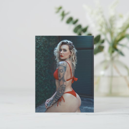 美しい入れ墨の女性の写真はがき ポストカード (スタンド正面)