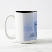 美しい北極キツネ ツートーンマグカップ (左)