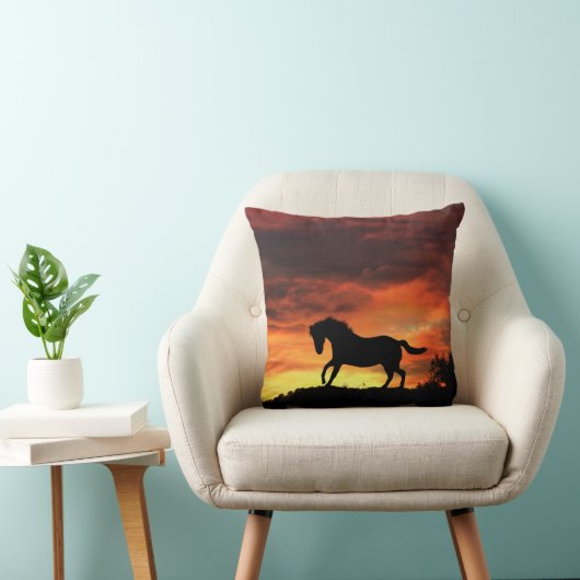 美しい南西の色の馬と夕日 クッション (椅子)