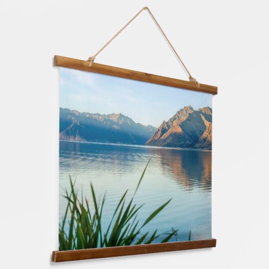 美しい和中湖の美しい景色 吊り下げ型タペストリー (傾斜あり)