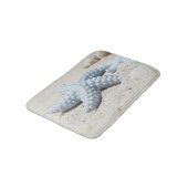 美しい夏のビーチの海の星の貝および砂 バスマット (アングル)