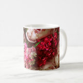 美しい夏の花。ピンクの牡丹の花束 コーヒーマグカップ (正面右)