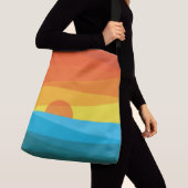 美しい夕日と波 クロスボディバッグ (クローズアップ)