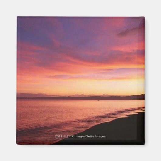 美しい夕日のビーチ マグネット (正面)