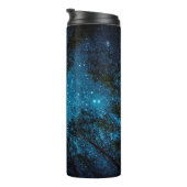 美しい夜空、天の川、木々。  タンブラー (回転右)