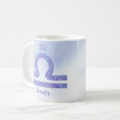 美しい天秤座の星占いのサインパーソナライズされたパープル コーヒーマグカップ (正面左)