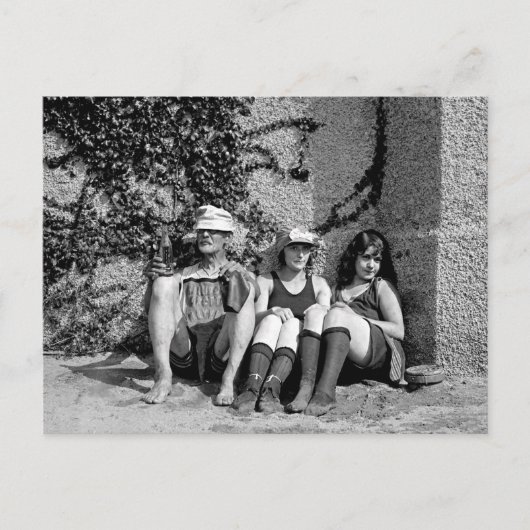 美しい女の子2人と不機嫌な老人1人 ポストカード (正面)