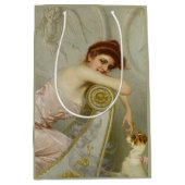 美しい女性が子犬を撫でながら ミディアムペーパーバッグ (正面)