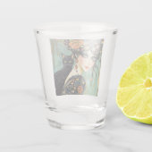 美しい女性と猫のショットグラス ショットグラス (裏面)