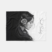 美しい女性のモノクロ肖像画アート フリースブランケット (正面(横))