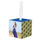 美しい孔雀の羽とカスタマイズ可能な写真 キューブオーナメント (正面アングル)