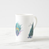 美しい尾羽を持つ青い孔雀 ボーンチャイナマグカップ (正面右)