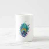美しい尾羽を持つ青い孔雀 ボーンチャイナマグカップ (正面)