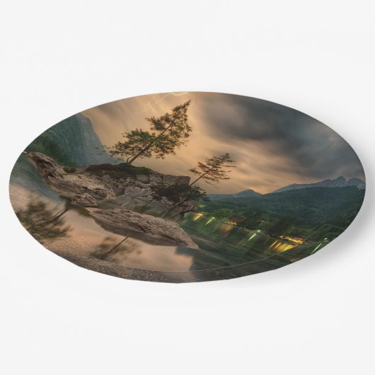 美しい山の湖の夕べ写真 ペーパープレート (アングル)