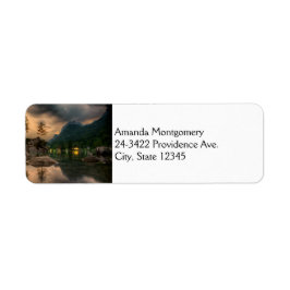 美しい山の湖の夕べ写真 ラベル