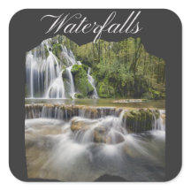 美しい山の滝トレイル