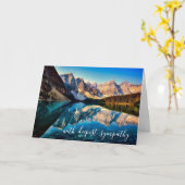 美しい山の穏やかな水の風景悔やみや弔慰 カード (黄色い花)