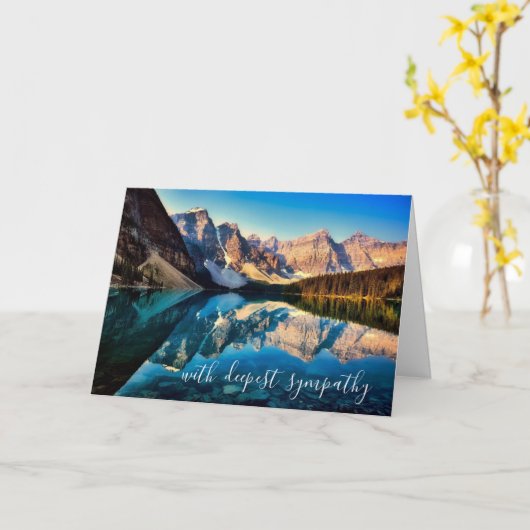 美しい山の穏やかな水の風景悔やみや弔慰 カード (黄色い花)