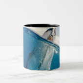 美しい巨大なクジラ ツートーンマグカップ (中央)