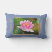 美しい形をした、完全に開いたピンクのスイレン アウトドアクッション (裏面)