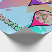 美しい数々のカラーの世界地図フォトコラージュ ラッピングペーパー (角)