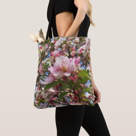 美しい新しい春のりんごの木の花 トートバッグ (クローズアップ)