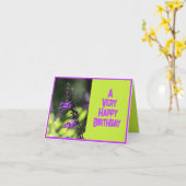 美しい明るい紫色のサルビアフラワーズ誕生日 カード (黄色い花)