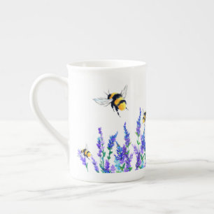 美しい春の花とハチ-飛んでいるスケッチ ボーンチャイナマグカップ