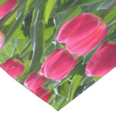 美しい春ピンクのチューリップ花 ショートテーブルランナー (コーナー)