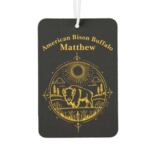 美しい景色の中に立つゴールデンビソン カーエアーフレッシュナー (裏面)