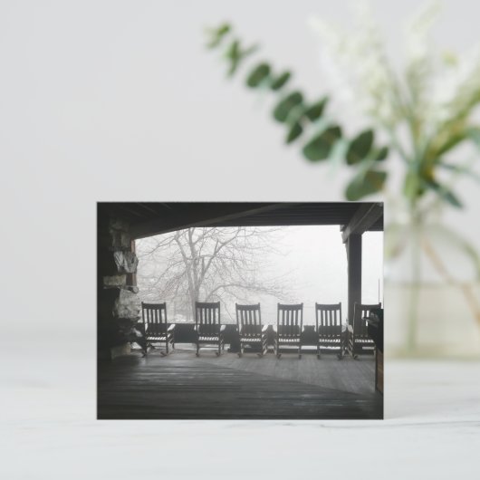 美しい景色を望むロッキングチェアポーチ ポストカード (スタンド正面)