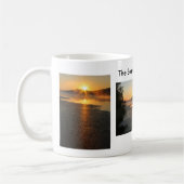 美しい朝の霧の湖マグ コーヒーマグカップ (左)