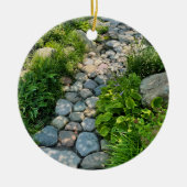 美しい森の風景の晴れた石の歩道の写真 セラミックオーナメント (正面)
