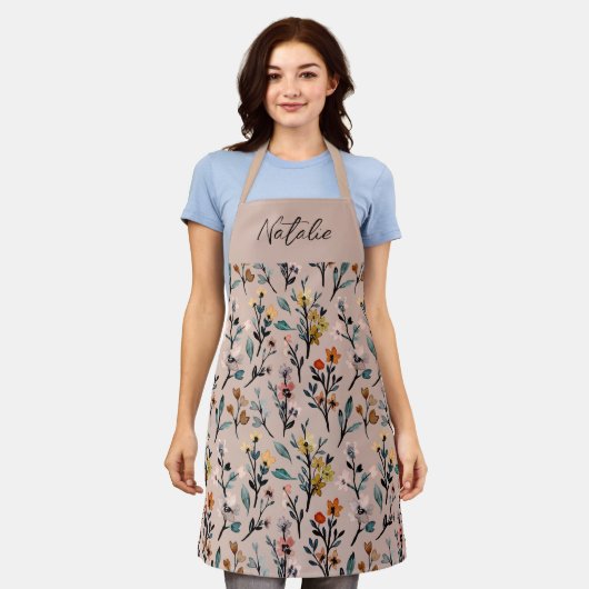 美しい植物性モノグラムピンクエレガントかわいい エプロン (着用した状態)