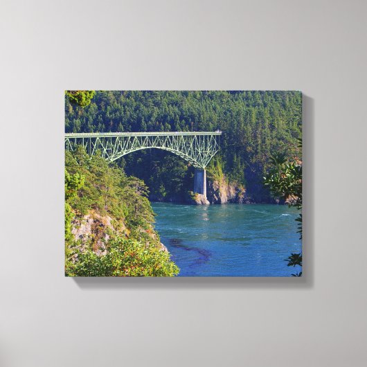 美しい橋、青い海、緑の木 キャンバスプリント (正面)