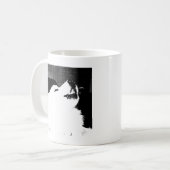 美しい毛皮で覆われたSamoyedの白犬 コーヒーマグカップ (正面左)