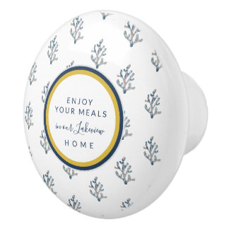 美しい水の色のコーラルオンホワイトビーチコテージ セラミックノブ