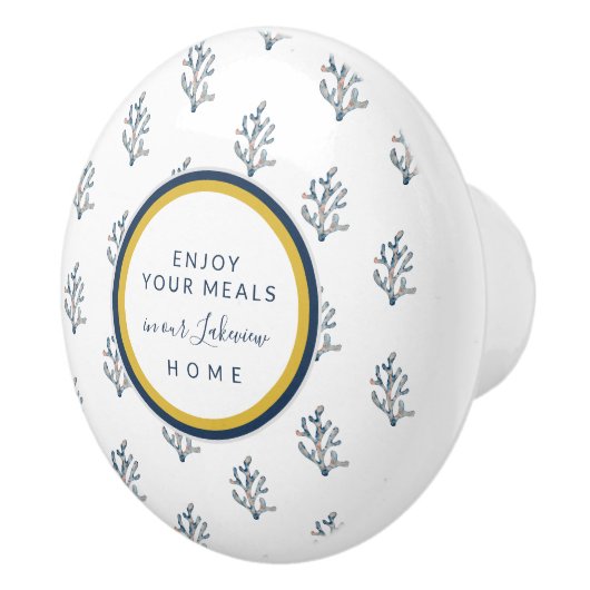 美しい水の色のコーラルオンホワイトビーチコテージ  セラミックノブ (右)