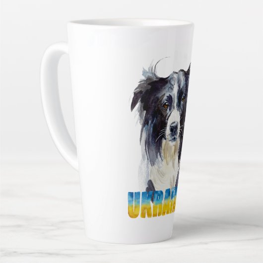 美しい水の色ウクライナ犬と蝶 カフェラテマグ (左アングル)