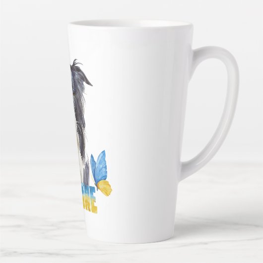 美しい水の色ウクライナ犬と蝶 カフェラテマグ (右)