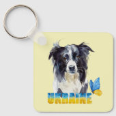 美しい水の色ウクライナ犬と蝶 キーホルダー (正面)