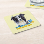 美しい水の色ウクライナ犬と蝶 スクエアペーパーコースター (アングル)