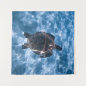 美しい水中競技カメ |海最高の生の賜物 タペストリー (正面(横))