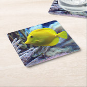 美しい水中黄唐魚とサンゴ スクエアペーパーコースター (アングル)