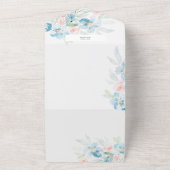 美しい水彩のバラと青い花のソフトピンクのブーケ オールインワン招待状 (外側)